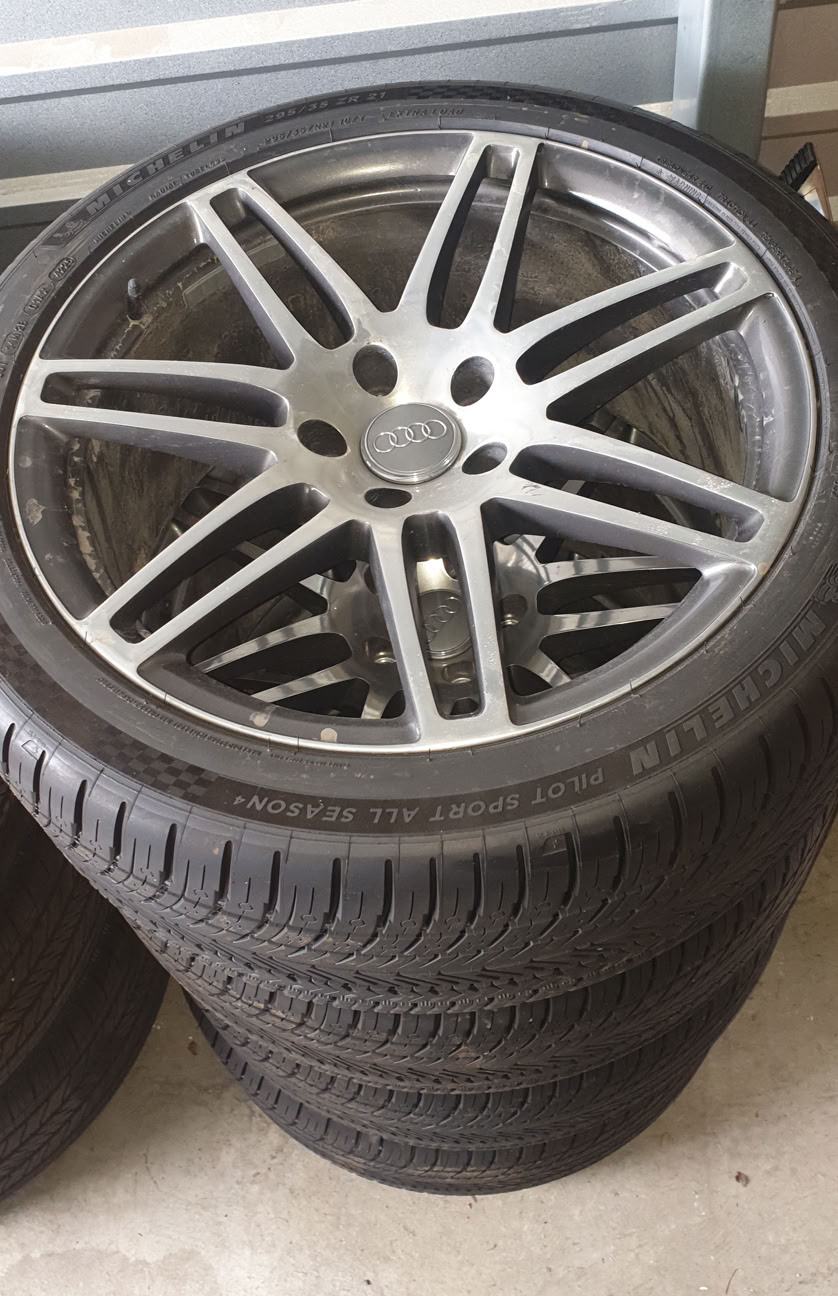 Audi Q7 21-inch wheels with Michelin AS4 295/35R21 tires for sale in Reno, NV. Good used wheels; tires have just 15 miles. $3,500 for the set.